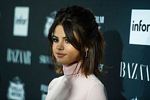 「セレーナ・ゴメス、腕を骨折した理由を明かす」