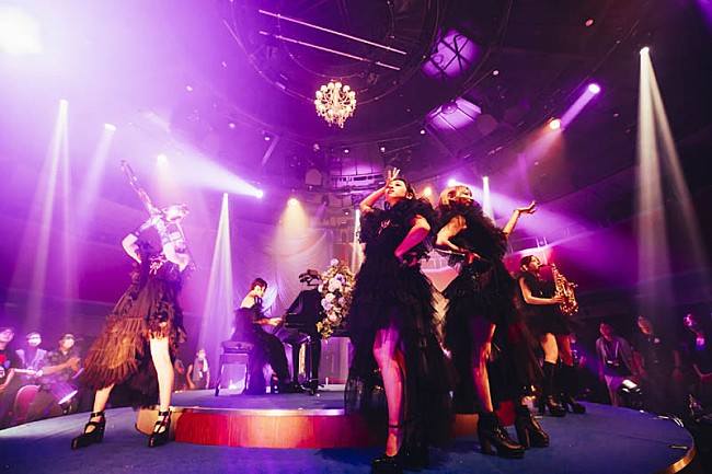 「C;ON、360度ステージの2days完走“Zepp満員できなかったら無料ツアー中止”へ」1枚目/6