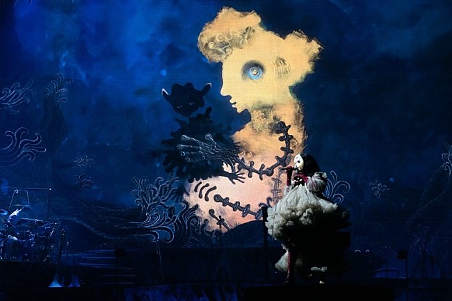 「ビョーク、「Victimhood」の幻想的なアニメーションMV公開」1枚目/2