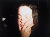 「ティルザ、ミカ・レヴィをプロデューサーに迎えた新作『trip9love…???』をリリース」1枚目/2