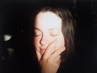 「ティルザ、ミカ・レヴィをプロデューサーに迎えた新作『trip9love…???』をリリース」