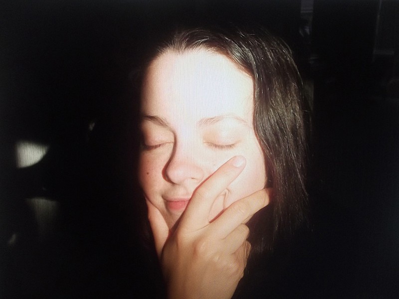 「ティルザ、ミカ・レヴィをプロデューサーに迎えた新作『trip9love…???』をリリース」1枚目/2