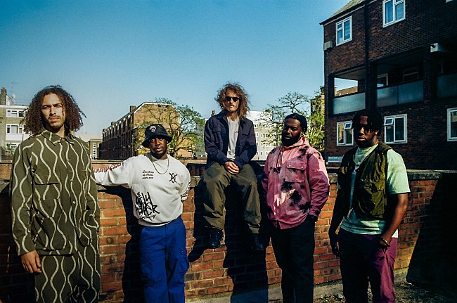 「エズラ・コレクティヴ、2023年の【マーキュリー・プライズ】受賞　ジャズ・アルバムとして初の快挙」1枚目/2