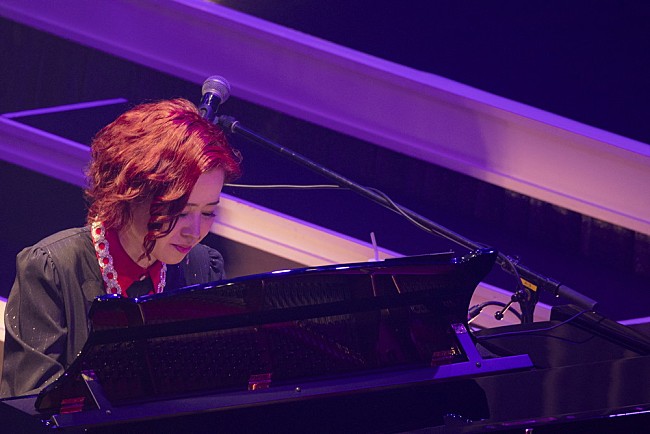 「＜ライブレポート＞梶浦由記のパレードはこの先も続いていく――30周年ライブ東京公演を振り返る」1枚目/9