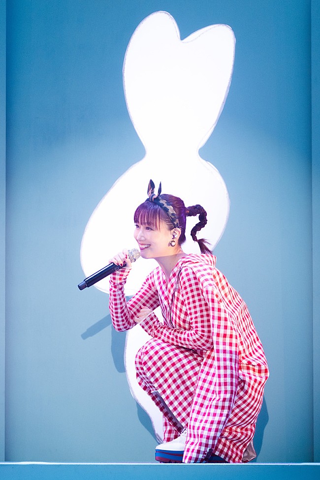 「大塚 愛、「みんな愛してるよ！」デビュー20周年アニバーサリーライブを野音で開催」1枚目/5