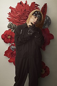 SKY-HI、アリーナツアーをBlu-ray＆DVD化 フリーライブ会場では【名刺