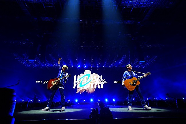 「＜ライブレポート＞ゆず「誕生おめでとうございます！」Kアリーナ横浜こけら落とし公演初日に見せた真摯なメッセージと祝祭のパフォーマンス」1枚目/10