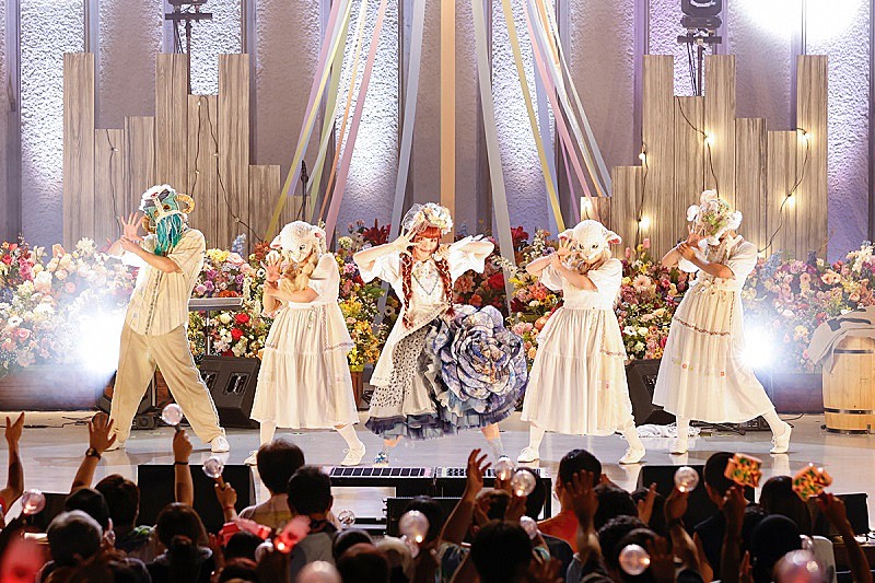 「きゃりーぱみゅぱみゅ、日比谷野音ライブ【Midnight Sun】をYouTubeでアーカイブ公開へ」1枚目/8