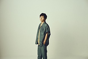 「岡野昭仁（ポルノグラフィティ）、自身が作詞・作曲＆因島で撮影された「歌を抱えて」MV公開」