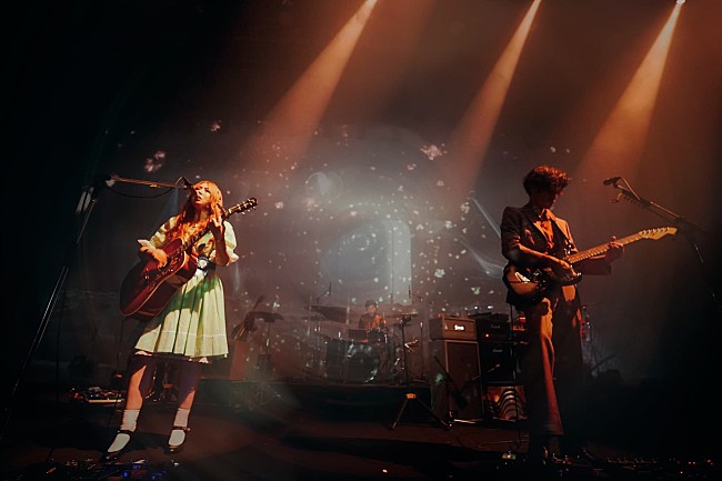 「＜ライブレポート＞GLIM SPANKY、コンセプトライブ【Velvet Theater 2023】で見せたバンドの美学と不変のメッセージ」1枚目/8