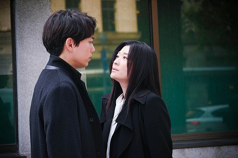 「ドラマ「ハイエナ」“凛子”篠原涼子の正体が判明し反響 「展開が読めなくて面白い」「篠原涼子ワ-ルド全開」」1枚目/1