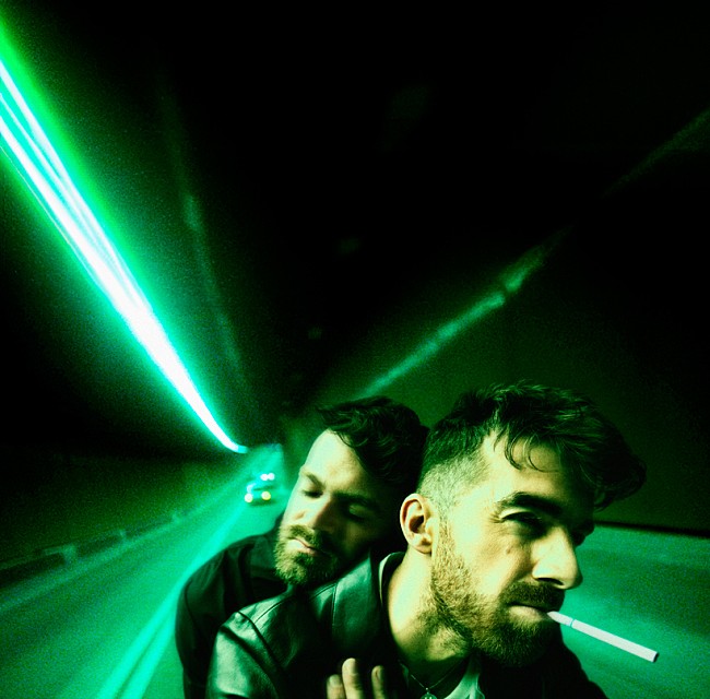 「ザ・チェインスモーカーズ、8曲入りEP『サマータイム・フレンズ』配信　収録曲「シンク・オブ・アス」のMV公開」1枚目/2