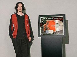 米津玄師、「KICK BACK」が米レコード協会によりゴールド認定 日本語詞