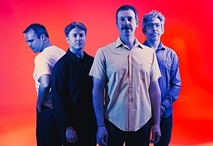 「フューチャー・アイランズ、新章を告げるニューALから新曲「The Tower」公開」