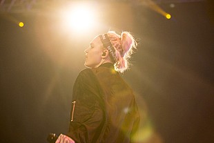 「グライムス、“テイラー・スウィフトのコスプレ”することで楽曲「カリフォルニア」を思いついたと語る」