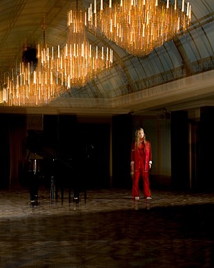 「NAQT VANE、映画『唄う六人の女』主題歌「NIGHTINGALE」配信＆アナザーストーリー仕立てMV公開」