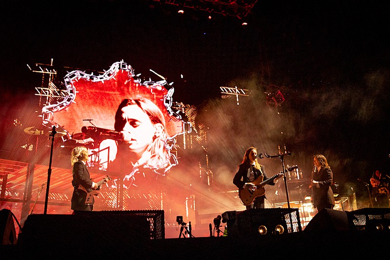 ボーイジーニアス、『SNL』のパフォーマンスでザ・ビートルズをオマージュ