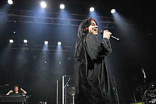 「ビリー・アイリッシュ、友人リル・ヨッティが自分の胸についてラップすることは気にしていないと語る「楽しいと思う！」」