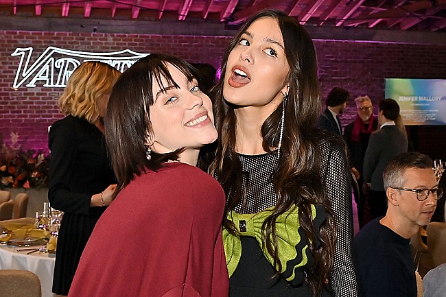 「ビリー・アイリッシュ、自曲「Goldwing」にインスピレーションを与えたオリヴィア・ロドリゴを“守ってあげたい”と感じると明かす」1枚目/1