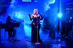 「【2023 #BBMAs】ビービー・レクサ＆デヴィッド・ゲッタ、シネマティックな「I'm Good (Blue)」のパフォーマンスで魅了」