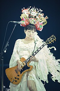 LiVE (十五周年記念初回生産限定商品) [Blu-ray] 椎名林檎 Amazon.co.jp: LiVE (十五周年記念初回生産限定商品) [Blu-ray] : 椎名