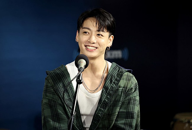 「JUNG KOOK、アッシャーを迎えた「Standing Next to You」のリミックスを発表」1枚目/1