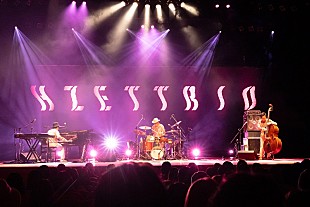 「H ZETTRIO、連続配信リリース“世界新記録”60作目の新曲「Dynamics」を大阪で生披露」