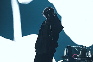 「＜ライブレポート＞Eve、自身最大規模のワンマンで観客と巻き起こした“花嵐”」