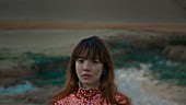 「あいみょん、無機質な空間や砂丘で「あのね」歌うMV公開」1枚目/2