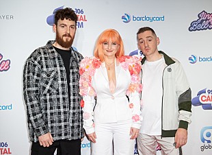 「クリーン・バンディット、デミ・ロヴァートとのコラボ「Solo」MVの再生数が10億回突破」