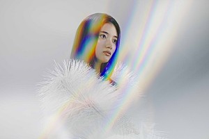 由薫、1stAL収録曲「Rouge」がTVアニメ『メタリックルージュ』OPテーマ