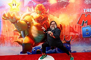 「ジャック・ブラック、ジョナス・ブラザーズの公演SPゲストとして「Peaches」を披露」