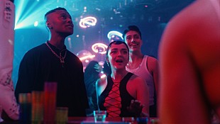 「The xxのロミー、メイジー・ウィリアムズ主演の「She's On My Mind」MV公開」