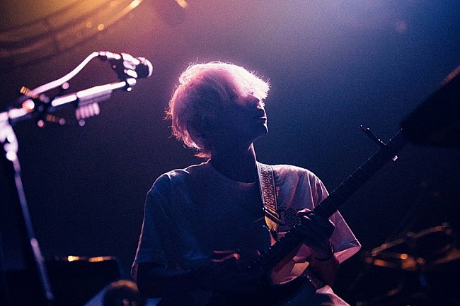 「秋山黄色、新曲「SCRAP BOOOO」MV公開　緑黄色社会／PEOPLE 1を迎えて対バンツアー開催へ」1枚目/7