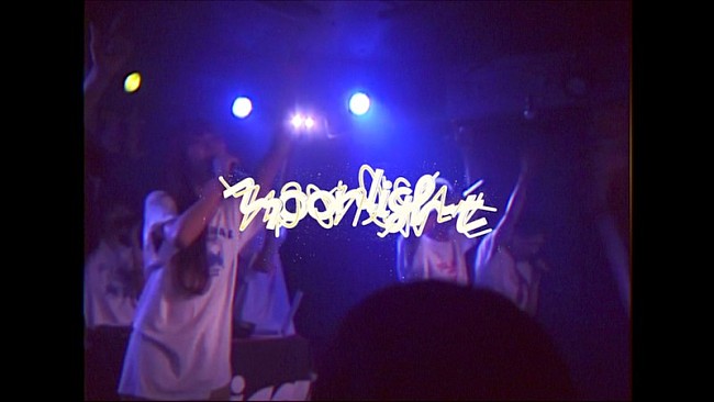 「lyrical school、新曲「moonlight」アナログシングル化に先駆けてMV公開」1枚目/3