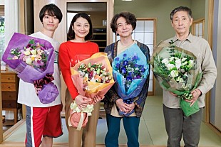 「「コタツがない家」小池栄子、作間龍斗らがクランクアップ   主演の小池「自分が守りたい大切な家族が作れた」と感謝の涙」