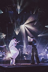 UVERworld、14年連続のクリスマスライブ 日本武道館夜公演レポート到着