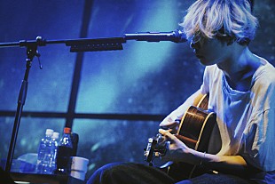 「[Alexandros]川上洋平、Xmas恒例ソロアコースティックライブ【#room665】レポート到着」