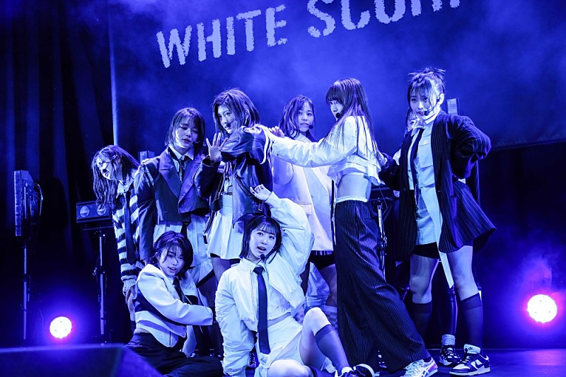 ＜イベントレポート＆ミニインタビュー＞WHITE SCORPION、自身初となる握手会で「コヨーテが鳴いている」を披露