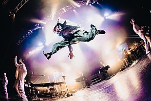 「ビッケブランカ、自らのネクストステージを強烈に体現してみせた【RAINBOW ROAD -翔-】公式レポ到着」