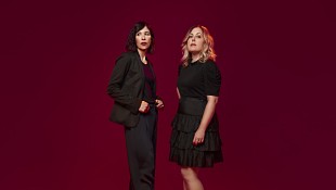 「スリーター・キニー、フリーダイバーを起用した一発撮りMVを公開」