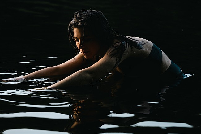 「ジュリア・ホルター、ニューALの核となる新曲「Spinning」公開」1枚目/2