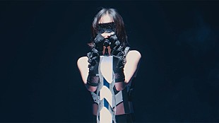 「XG、初の単独有観客ライブより「HESONOO」「X-GENE」ライブ映像を公開」