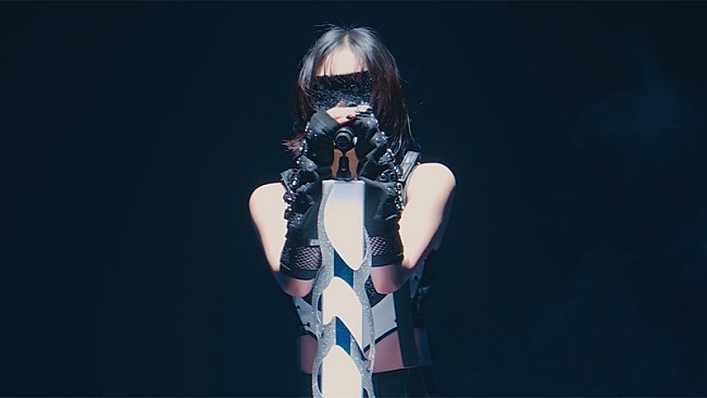 「XG、初の単独有観客ライブより「HESONOO」「X-GENE」ライブ映像を公開」1枚目/2