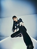 「山本彩、3か月連続配信リリースが決定＆最新アーティスト写真公開」1枚目/1