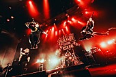「＜ライブレポート＞The BONEZ×SiM、対極ながら似た者同士が激しくぶつかり合った【REDLINE TOUR 2023】」1枚目/16