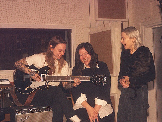 「ボーイジーニアス、初のシグネイチャー・ギターがグレッチから発売」1枚目/6