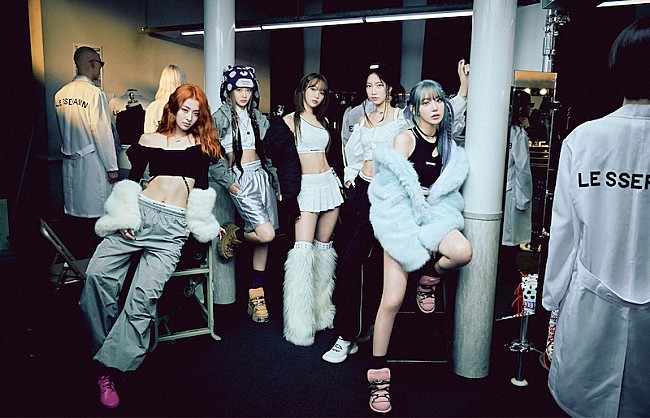 「LE SSERAFIM、ファッションモデルに変身した『EASY』最後のコンセプトフォト公開」1枚目/6