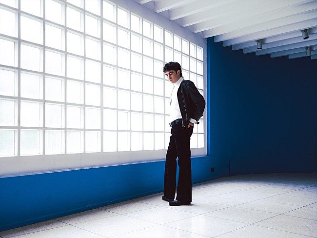 「デクラン・マッケンナ、今週発売のニューALから「マルホランズ・ディナー・アンド・ワイン」のMV公開」1枚目/2