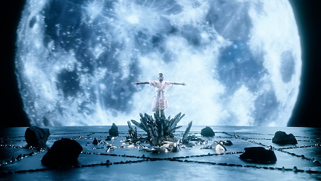 「4s4ki、ゲームキャラとコラボした『タップハンター』主題歌「Magic sword」MV公開」1枚目/1